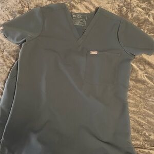 Figs joggers and 1 pocket scrub top. Women’s small.